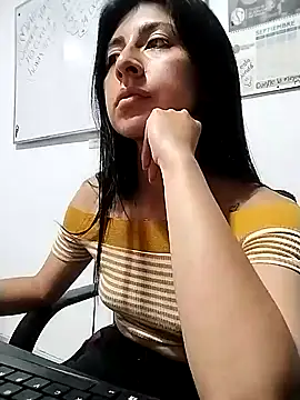 Snapshot of EmmaWilliamss chatting on 3, 12, 2024 EmmaWilliamss online show from 3, 12, 2024