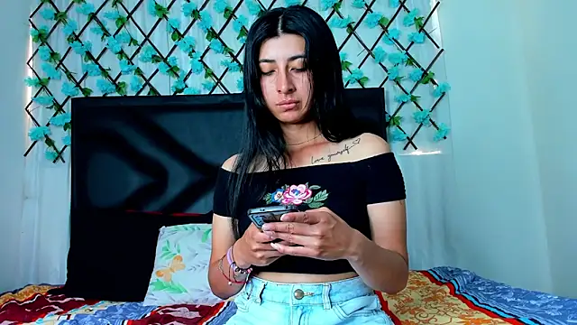 Snapshot of EmmaWilliamss chatting on 23, 12, 2024 EmmaWilliamss online show from 23, 12, 2024