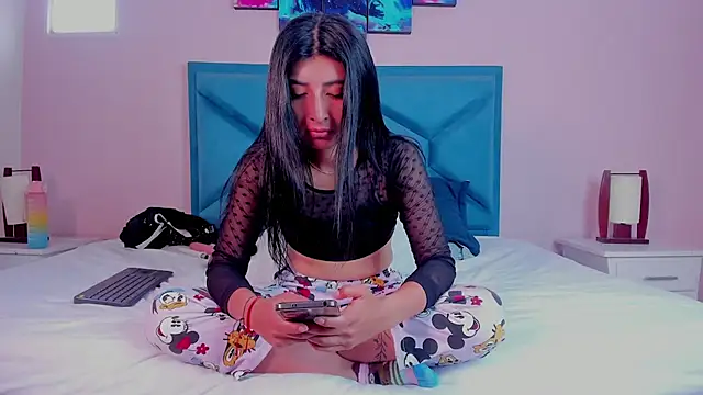 Snapshot of EmmaWilliamss chatting on 26, 12, 2024 EmmaWilliamss online show from 26, 12, 2024