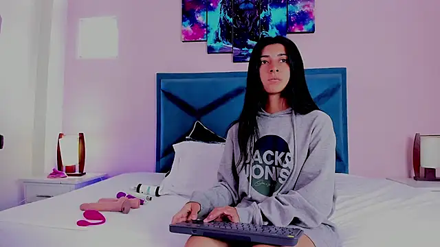 Snapshot of EmmaWilliamss chatting on 2, 1, 2025 EmmaWilliamss online show from 2, 1, 2025