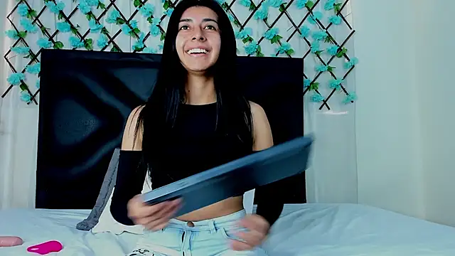 Snapshot of EmmaWilliamss chatting on 19, 1, 2025 EmmaWilliamss online show from 19, 1, 2025