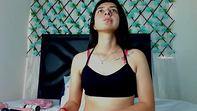 Snapshot of EmmaWilliamss chatting on 4, 2, 2025 EmmaWilliamss online show from 4, 2, 2025