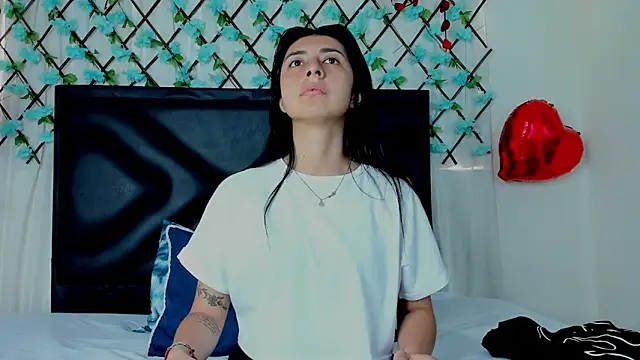 Snapshot of EmmaWilliamss chatting on 18, 2, 2025 EmmaWilliamss online show from 18, 2, 2025