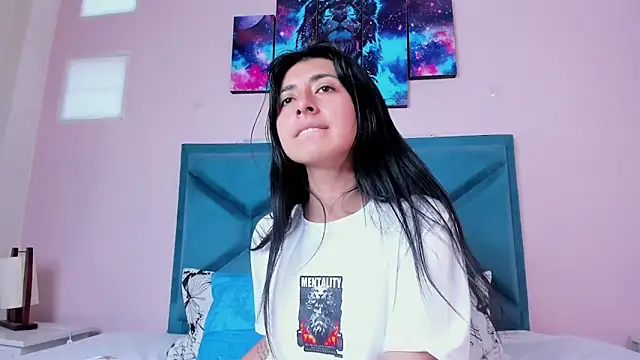 Snapshot of EmmaWilliamss chatting on 5, 3, 2025 EmmaWilliamss online show from 5, 3, 2025