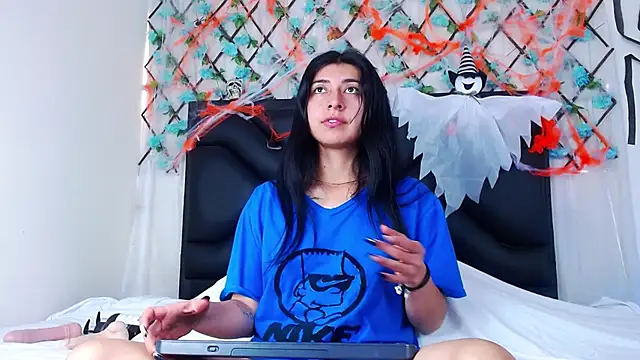 Snapshot of EmmaWilliamss chatting on 14, 10, 2025 EmmaWilliamss online show from 14, 10, 2025