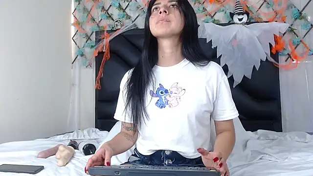 Snapshot of EmmaWilliamss chatting on 22, 10, 2025 EmmaWilliamss online show from 22, 10, 2025