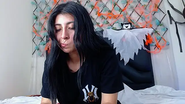 Snapshot of EmmaWilliamss chatting on 1, 11, 2025 EmmaWilliamss online show from 1, 11, 2025