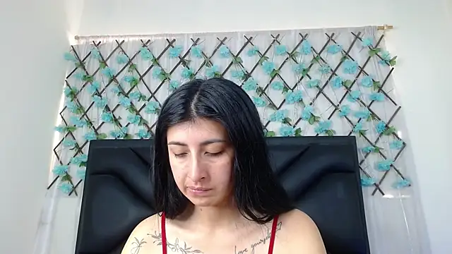 Snapshot of EmmaWilliamss chatting on 12, 11, 2025 EmmaWilliamss online show from 12, 11, 2025