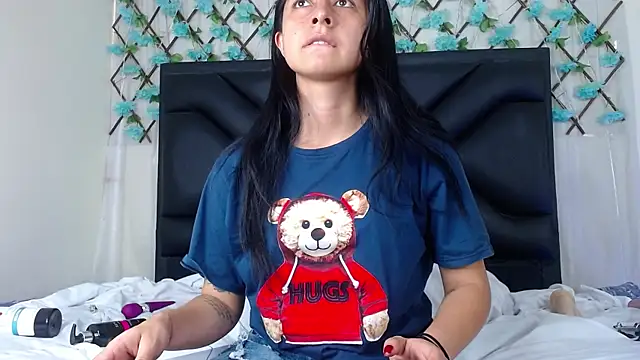 Snapshot of EmmaWilliamss chatting on 19, 11, 2025 EmmaWilliamss online show from 19, 11, 2025