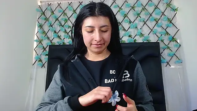 Snapshot of EmmaWilliamss chatting on 20, 11, 2025 EmmaWilliamss online show from 20, 11, 2025