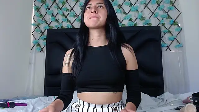 Snapshot of EmmaWilliamss chatting on 23, 11, 2025 EmmaWilliamss online show from 23, 11, 2025