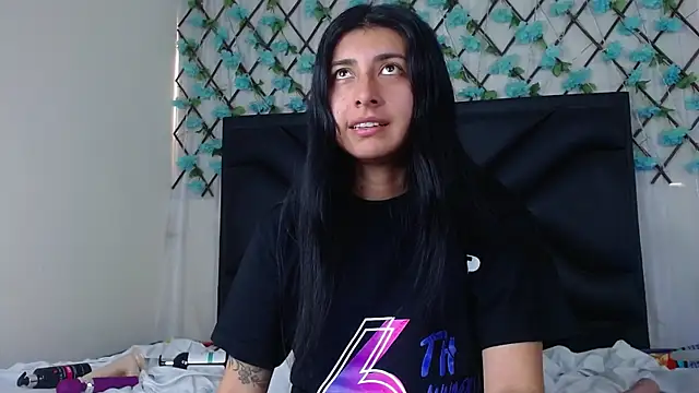 Snapshot of EmmaWilliamss chatting on 26, 11, 2025 EmmaWilliamss online show from 26, 11, 2025