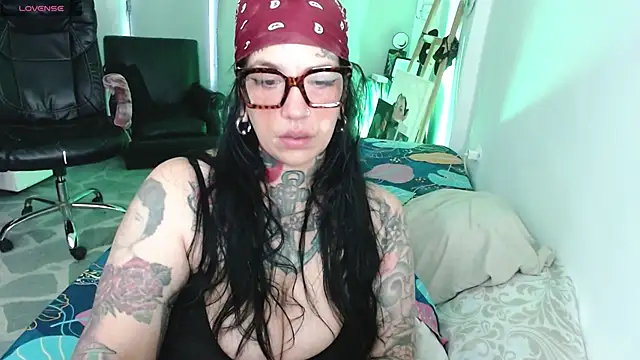 VampGirl1 online show from 11, 4, 2026