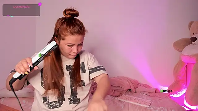 Snapshot of EmilyBarragan chatting on 3, 10, 2025 EmilyBarragan online show from 3, 10, 2025