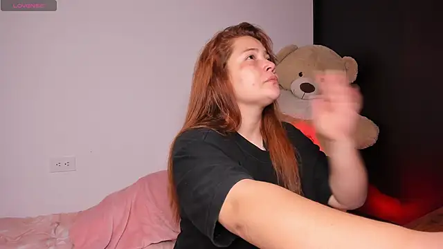 Snapshot of EmilyBarragan chatting on 9, 10, 2025 EmilyBarragan online show from 9, 10, 2025