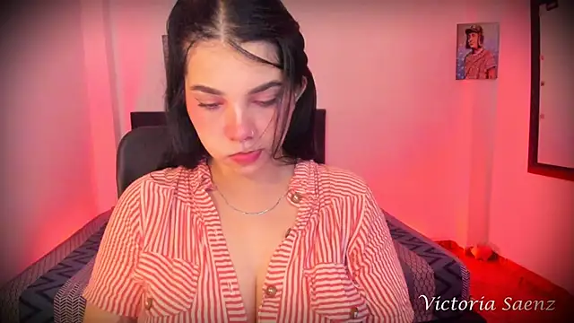victoriaasaenz  online show from 3, 10, 2025