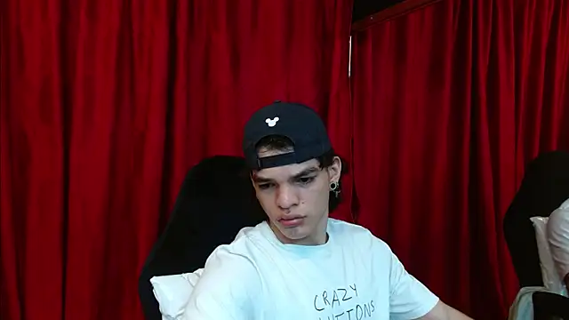 AlbertBernal69 online show from 5, 3, 2025