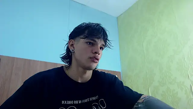 AlbertBernal69 online show from 10, 3, 2025