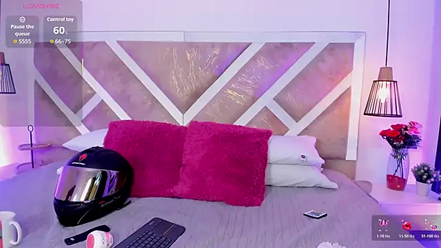 ZiaCalifa online show from 13, 4, 2026