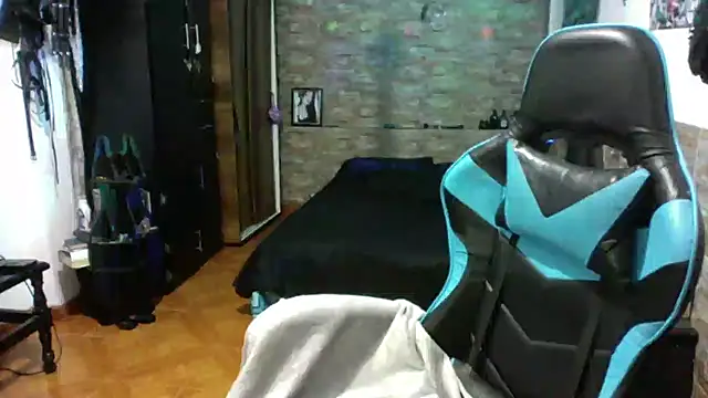 Snapshot of AngelaQueen_ chatting on 8, 9, 2025 AngelaQueen online show from 8, 9, 2025