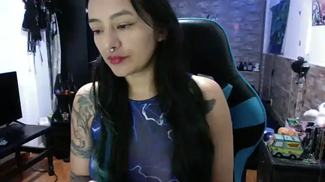 Snapshot of AngelaQueen_ chatting on 14, 10, 2025 AngelaQueen online show from 14, 10, 2025