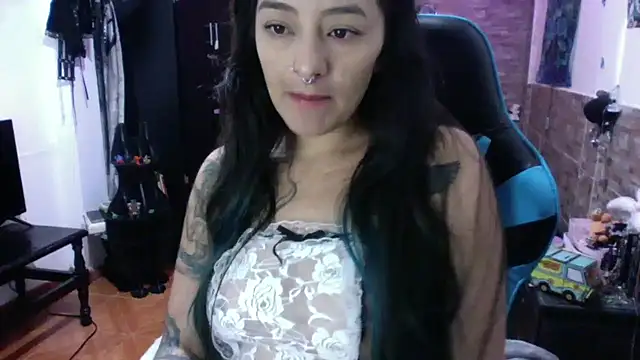 Snapshot of AngelaQueen_ chatting on 17, 10, 2025 AngelaQueen online show from 17, 10, 2025