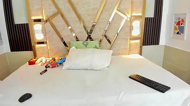 Athenea Mills online show from 26, 12, 2024