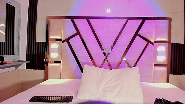 Athenea Mills online show from 3, 3, 2026