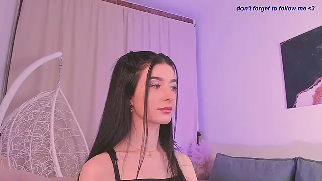 Snapshot of LauraCoy chatting on 7, 5, 2026 LauraCoy online show from 7, 5, 2026