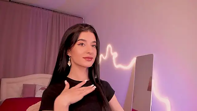 LauraCoy online show from 8, 7, 2026