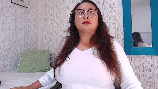 Snapshot of NadiaWhite chatting on 14, 2, 2025 NadiaWhite online show from 14, 2, 2025