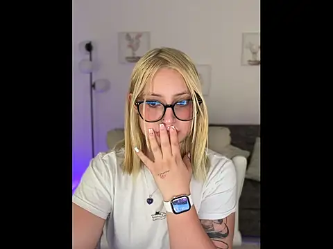 Megan lu2 online show from 15, 4, 2026