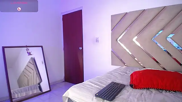 Raven foxter1 online show from 25, 1, 2025