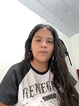 Snapshot of moncerrat_luna chatting on 18, 5, 2026 moncerrat luna online show from 18, 5, 2026