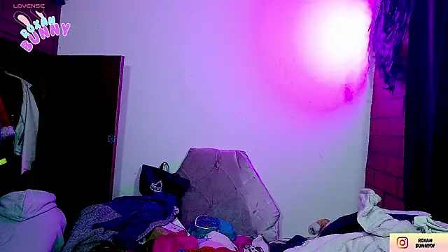 Roxanbunny1 online show from 12, 11, 2025