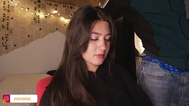 Snapshot of kisstarxxx chatting on 7, 11, 2025 kisstarxxx online show from 7, 11, 2025