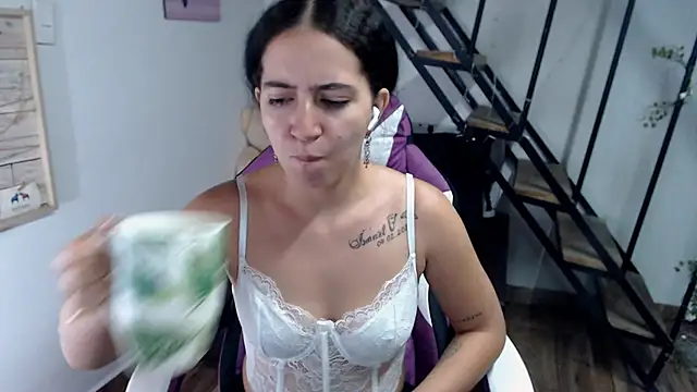 samantha baby  online show from 15, 10, 2025