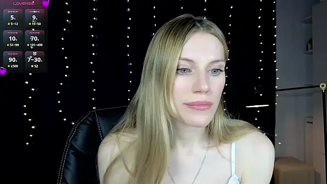 Lilianna Just online show from 6, 3, 2025