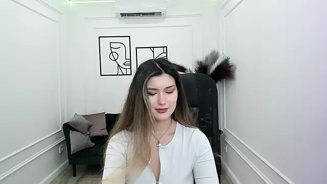 AnneTLi online show from 25, 9, 2025