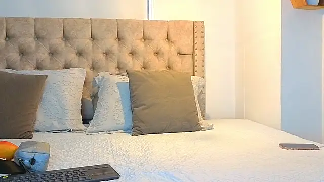 KeryHillson online show from 12, 11, 2025