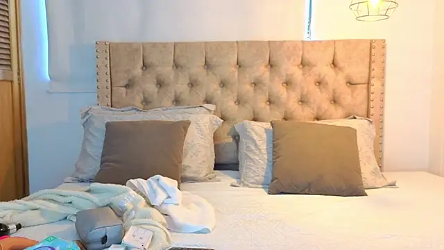 KeryHillson online show from 25, 11, 2025