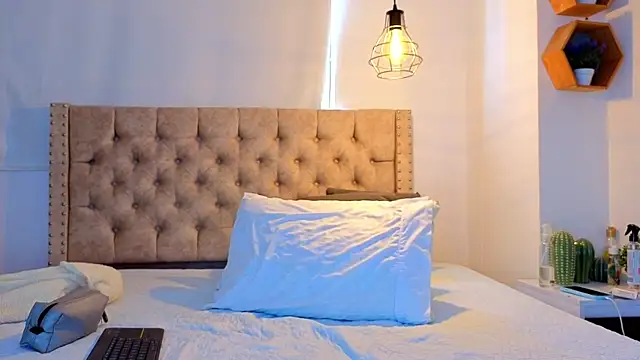 KeryHillson online show from 1, 4, 2026