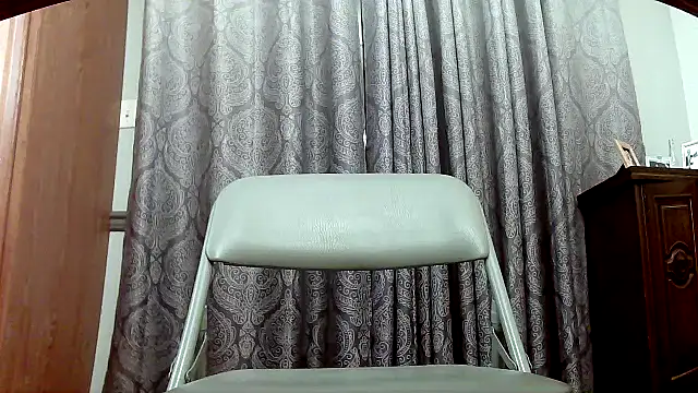 Snapshot of Auger chatting on 20, 11, 2025 Auger online show from 20, 11, 2025