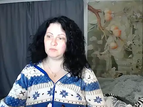 Snapshot of Lillian2 chatting on 4, 11, 2025 Lillian2 online show from 4, 11, 2025