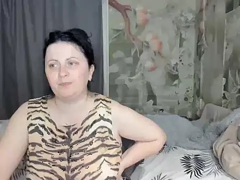 Snapshot of Lillian2 chatting on 6, 11, 2025 Lillian2 online show from 6, 11, 2025