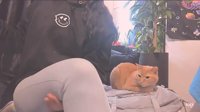 Snapshot of MYFAVOURITESTRAGER chatting on 21, 10, 2025 MYFAVOURITESTRAGER online show from 21, 10, 2025