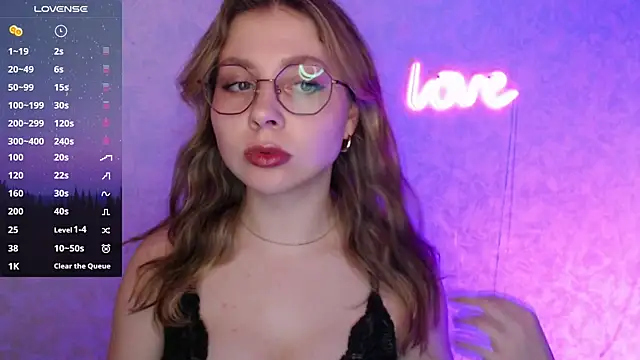 Snapshot of Leah_Reed chatting on 20, 2, 2025 Leah Reed online show from 20, 2, 2025