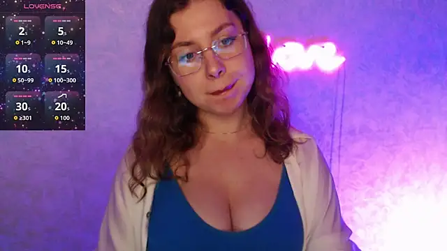 Snapshot of Leah_Reed chatting on 11, 9, 2025 Leah Reed online show from 11, 9, 2025