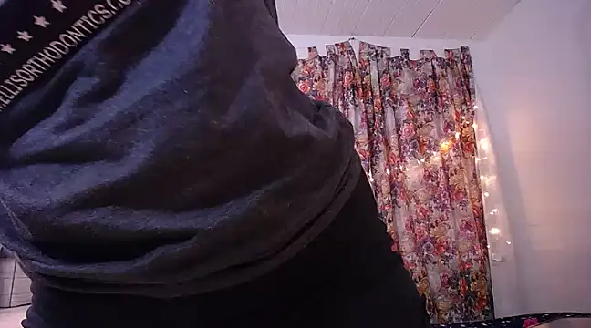 Snapshot of yselahot chatting on 18, 2, 2025 yselahot online show from 18, 2, 2025