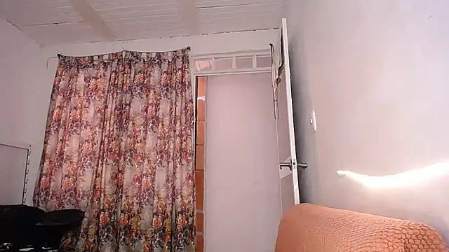 Snapshot of yselahot chatting on 15, 10, 2025 yselahot online show from 15, 10, 2025